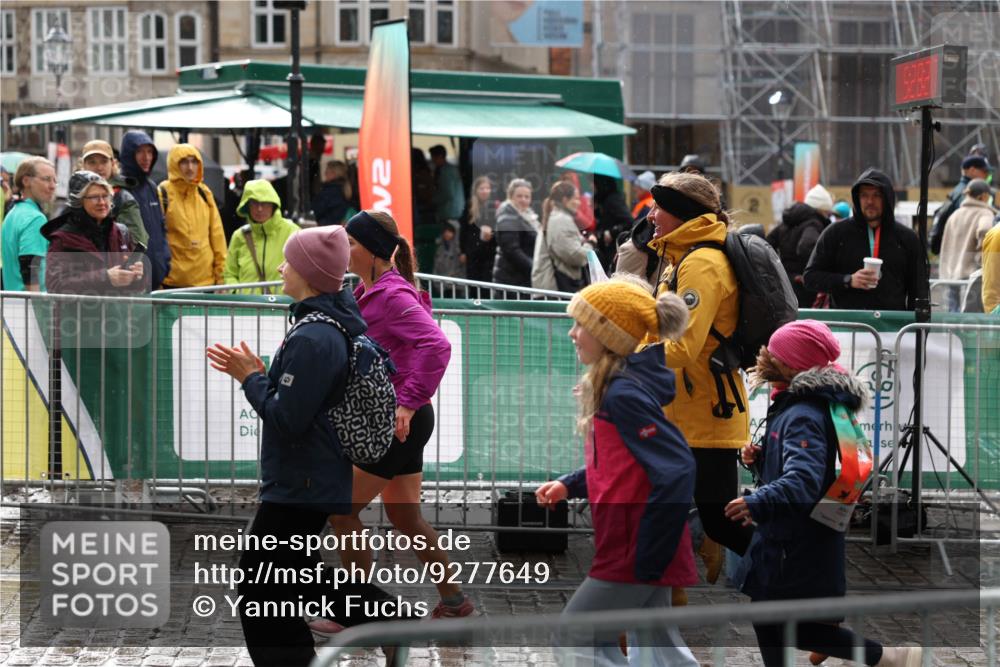 05.10.2025 - 20. swb-Marathon Bremen Yannick Fuchs http://msf.ph/oto/9277649 05.10.2025 14:59:16 Ziel 1442 meine-sportfotos.de
