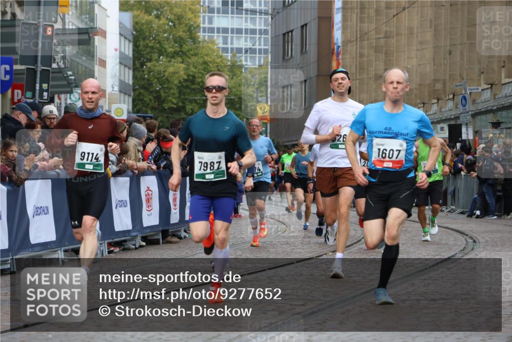 05.10.2025 - 20. swb-Marathon Bremen Strokosch-Dieckow http://msf.ph/oto/9277652 05.10.2025 13:05:21 Ziel 907, 1607, 1641, 2092, 2974, 3819, 4313, 5264, 7831, 7987, 8507, 9114 meine-sportfotos.de