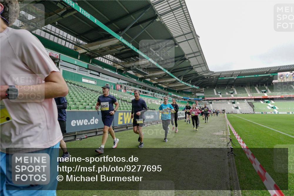 05.10.2025 - 20. swb-Marathon Bremen Michael Burmester http://msf.ph/oto/9277695 05.10.2025 10:29:53 Laufen im Stadion 7202, 8787, 8866, 9014, 9199, 9233, 9255, 9259, 9261, 9369, 9385, 9428, 9435, 9437, 9452, 9485, 9555, 9578, 9579, 9583, 9630, 9658, 9674, 9689, 9696, 9704, 9729, 9740, 9761, 9803, 9832, 9889, 9924, 9929, 9958, 9975, 9986, 10073, 10089, 10118, 10170, 10246, 10376, 10400, 10432, 10443, 10534, 10548, 10601, 10673, 10685, 10715, 10723, 10726, 10733, 10781, 10868, 10873, 10877, 10923, 10929, 10932, 10951, 10968, 11005, 11022, 11091, 11177, 11187, 11208, 11288, 11298, 9556 meine-sportfotos.de