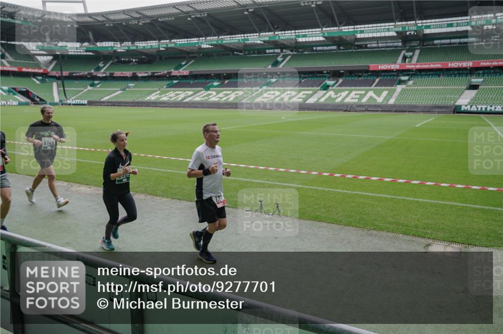 05.10.2025 - 20. swb-Marathon Bremen Michael Burmester http://msf.ph/oto/9277701 05.10.2025 12:57:27 Laufen im Stadion 31, 237, 246, 299, 305, 415, 479, 613, 820, 833, 1317, 1382, 1491, 1595, 1627, 1971, 1977, 2166, 2234, 2269, 2304, 2436, 2522, 3396, 3471, 3591, 3798, 3813, 3969, 3977, 4089, 4484, 4496, 4821, 5100, 5104, 5149, 5503, 5664, 6250, 6267, 6372, 6486, 6493, 6510, 6534, 6535, 6768, 7017, 7086, 7371, 7390, 7546, 7578, 7731, 7911, 7940, 8023, 8128, 8479, 8564, 8801, 8903, 8964, 8973, 8993, 9129, 9983, 11658, 591, 1161, 1679, 2263, 2571, 2634, 3392, 3606, 3980, 4101, 5255 meine-sportfotos.de