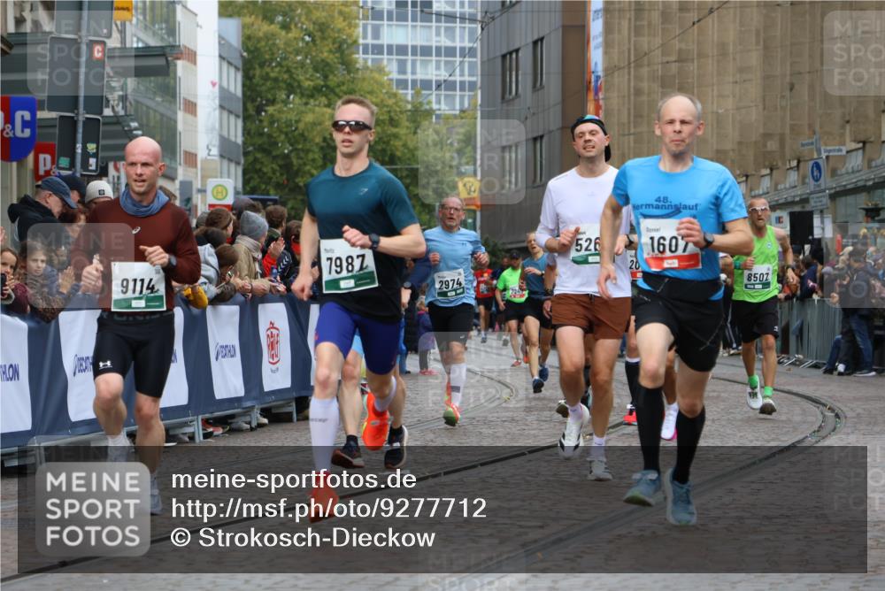 05.10.2025 - 20. swb-Marathon Bremen Strokosch-Dieckow http://msf.ph/oto/9277712 05.10.2025 13:05:21 Ziel 907, 1607, 1641, 2092, 2974, 3819, 4313, 5264, 7831, 7987, 8507, 9114 meine-sportfotos.de