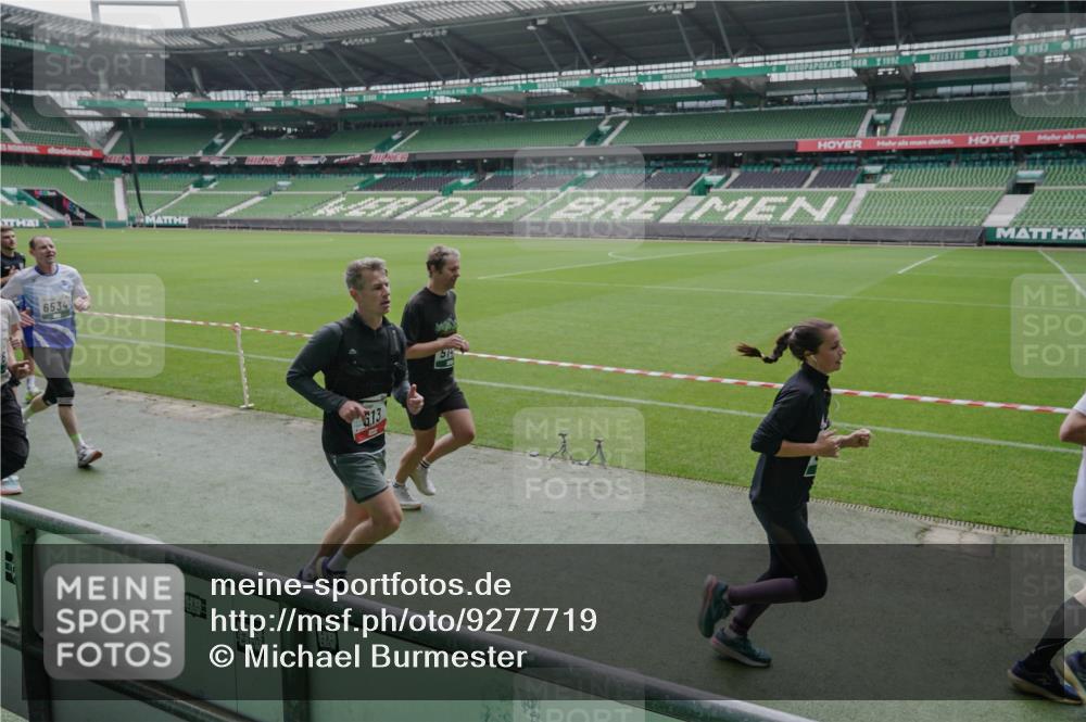 05.10.2025 - 20. swb-Marathon Bremen Michael Burmester http://msf.ph/oto/9277719 05.10.2025 12:57:28 Laufen im Stadion 31, 237, 246, 299, 305, 415, 479, 613, 820, 833, 1317, 1382, 1491, 1595, 1627, 1971, 1977, 2166, 2234, 2240, 2269, 2304, 2436, 2522, 3396, 3471, 3591, 3798, 3813, 3969, 3977, 4089, 4484, 4496, 4821, 5100, 5104, 5149, 5503, 5664, 6250, 6267, 6372, 6486, 6493, 6510, 6534, 6535, 6768, 7017, 7086, 7371, 7390, 7546, 7578, 7731, 7911, 7940, 8023, 8128, 8479, 8564, 8801, 8903, 8964, 8973, 8993, 9129, 9983, 11658, 591, 1161, 1679, 2263, 2571, 2634, 3606, 3980, 4101, 5255 meine-sportfotos.de