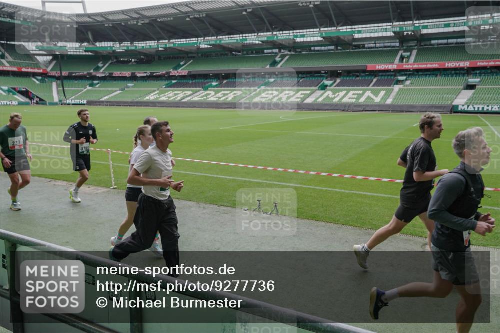 05.10.2025 - 20. swb-Marathon Bremen Michael Burmester http://msf.ph/oto/9277736 05.10.2025 12:57:29 Laufen im Stadion 31, 237, 246, 299, 305, 415, 479, 613, 820, 833, 1317, 1382, 1491, 1595, 1627, 1971, 1977, 2166, 2234, 2240, 2269, 2304, 2436, 2522, 3396, 3471, 3591, 3798, 3813, 3969, 3977, 4089, 4401, 4484, 4496, 4821, 5100, 5104, 5149, 5503, 5645, 5664, 6250, 6267, 6372, 6486, 6493, 6510, 6525, 6534, 6535, 6768, 7017, 7086, 7371, 7390, 7546, 7578, 7731, 7911, 7940, 8023, 8128, 8479, 8801, 8903, 8964, 8973, 8993, 9129, 9983, 11658, 591, 1161, 2571, 2634, 3606, 3980, 4101, 5255 meine-sportfotos.de