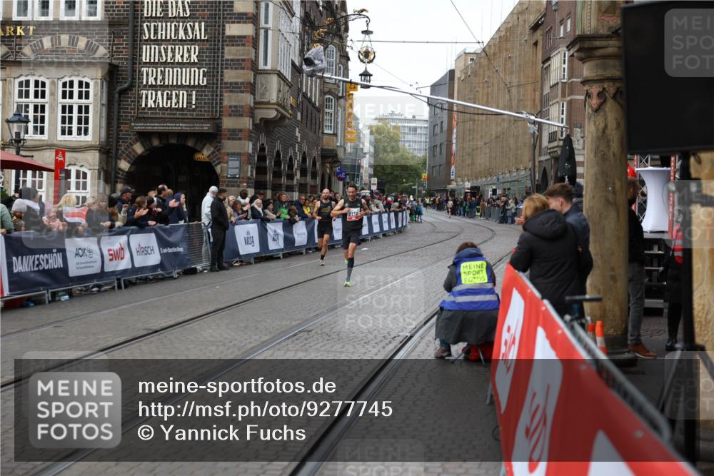 05.10.2025 - 20. swb-Marathon Bremen Yannick Fuchs http://msf.ph/oto/9277745 05.10.2025 12:40:13 Ziel  meine-sportfotos.de