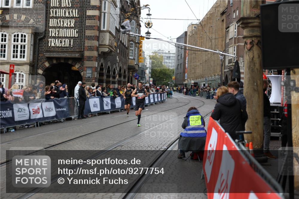 05.10.2025 - 20. swb-Marathon Bremen Yannick Fuchs http://msf.ph/oto/9277754 05.10.2025 12:40:13 Ziel  meine-sportfotos.de