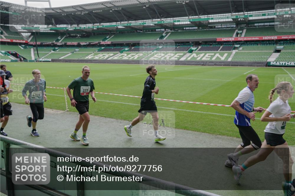 05.10.2025 - 20. swb-Marathon Bremen Michael Burmester http://msf.ph/oto/9277756 05.10.2025 12:57:31 Laufen im Stadion 31, 237, 246, 299, 305, 415, 479, 613, 820, 833, 1317, 1382, 1491, 1595, 1627, 1971, 1977, 2166, 2234, 2240, 2269, 2304, 2436, 2522, 3396, 3471, 3591, 3798, 3813, 3969, 3977, 4089, 4102, 4401, 4484, 4496, 4821, 5100, 5104, 5149, 5503, 5645, 5664, 6250, 6267, 6372, 6486, 6493, 6510, 6525, 6534, 6535, 6768, 7017, 7086, 7371, 7390, 7546, 7578, 7731, 7911, 7940, 8023, 8128, 8479, 8801, 8903, 8964, 8973, 8993, 9129, 9983, 11658, 591, 1161, 2571, 2634, 3606, 5255 meine-sportfotos.de