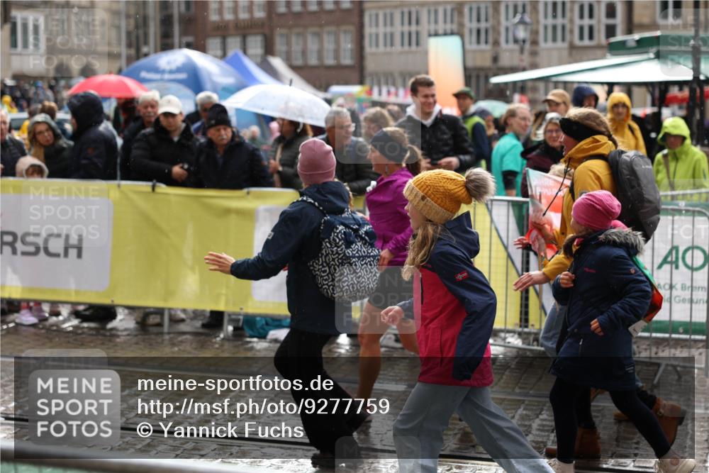 05.10.2025 - 20. swb-Marathon Bremen Yannick Fuchs http://msf.ph/oto/9277759 05.10.2025 14:59:16 Ziel 1442 meine-sportfotos.de