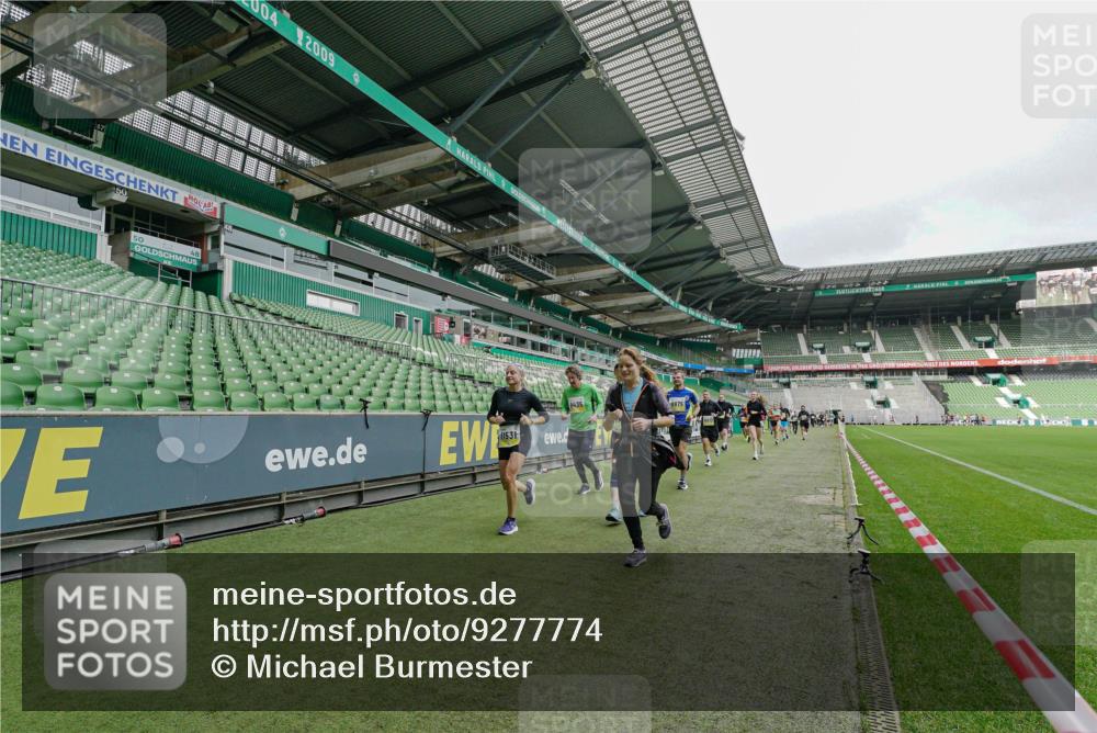 05.10.2025 - 20. swb-Marathon Bremen Michael Burmester http://msf.ph/oto/9277774 05.10.2025 10:30:04 Laufen im Stadion 7202, 8787, 8866, 9014, 9199, 9233, 9240, 9255, 9259, 9261, 9369, 9385, 9435, 9437, 9452, 9485, 9578, 9579, 9583, 9630, 9658, 9674, 9689, 9704, 9740, 9761, 9803, 9832, 9889, 9906, 9924, 9958, 9975, 10022, 10073, 10118, 10159, 10170, 10221, 10246, 10376, 10392, 10400, 10432, 10443, 10507, 10534, 10548, 10673, 10685, 10726, 10781, 10868, 10873, 10877, 10923, 10932, 10951, 10968, 11022, 11091, 11177, 11208, 11288, 11298, 11319, 9556 meine-sportfotos.de