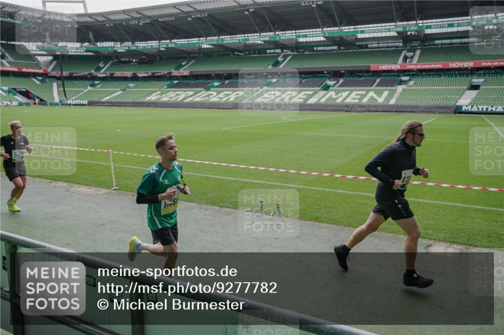 05.10.2025 - 20. swb-Marathon Bremen Michael Burmester http://msf.ph/oto/9277782 05.10.2025 12:57:35 Laufen im Stadion 31, 237, 246, 299, 305, 415, 479, 613, 820, 833, 1317, 1382, 1491, 1627, 1971, 1977, 2166, 2234, 2240, 2269, 2304, 2436, 2522, 2662, 3396, 3471, 3591, 3798, 3813, 3969, 3977, 4089, 4102, 4287, 4401, 4484, 4496, 4821, 5100, 5104, 5149, 5503, 5562, 5645, 5664, 6250, 6267, 6317, 6372, 6486, 6493, 6510, 6525, 6534, 6535, 6768, 6999, 7086, 7371, 7390, 7546, 7578, 7731, 7911, 7940, 8023, 8128, 8801, 8903, 8964, 8973, 8993, 9129, 9983, 11658, 1161, 1595, 2571, 5255 meine-sportfotos.de