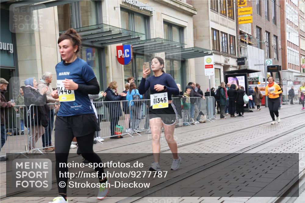 05.10.2025 - 20. swb-Marathon Bremen Strokosch-Dieckow http://msf.ph/oto/9277787 05.10.2025 11:14:29 Ziel 9303, 9861, 9970, 10496, 10602, 10722, 11345, 11448, 11473, 11557, 11607, 9303, 9861, 9970, 10496, 10602, 10722, 11345, 11448, 11473, 11557, 11607 meine-sportfotos.de