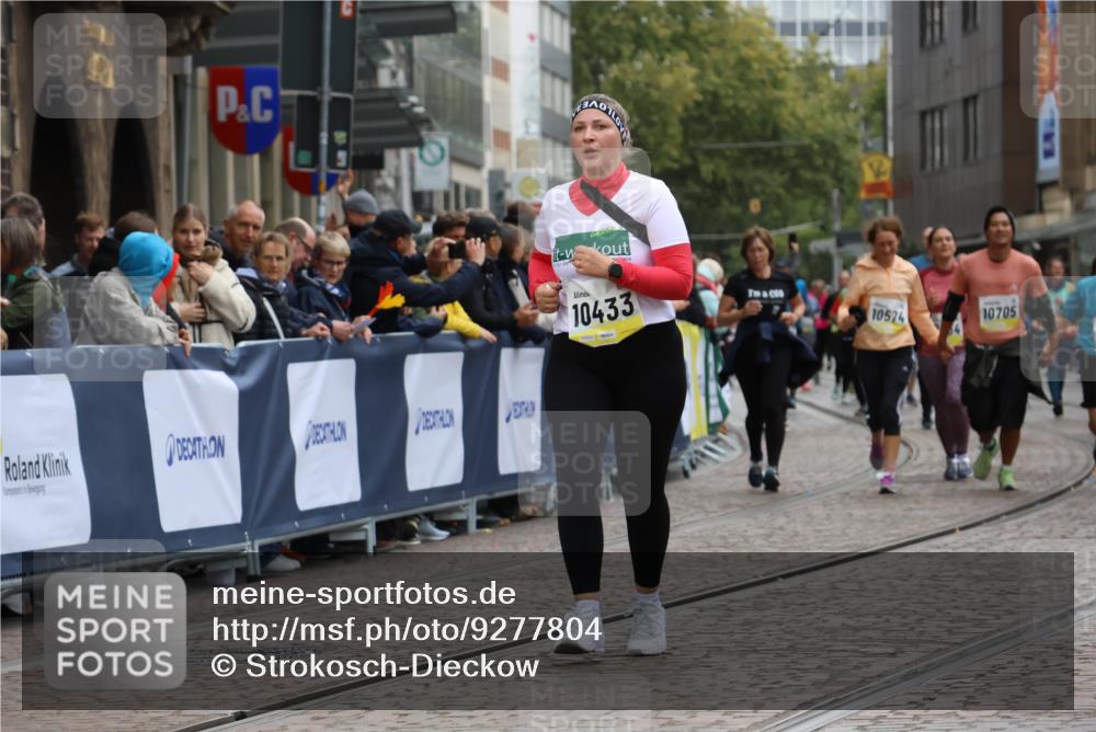 05.10.2025 - 20. swb-Marathon Bremen Strokosch-Dieckow http://msf.ph/oto/9277804 05.10.2025 11:13:32 Ziel 10273, 10433, 11117, 11367 meine-sportfotos.de