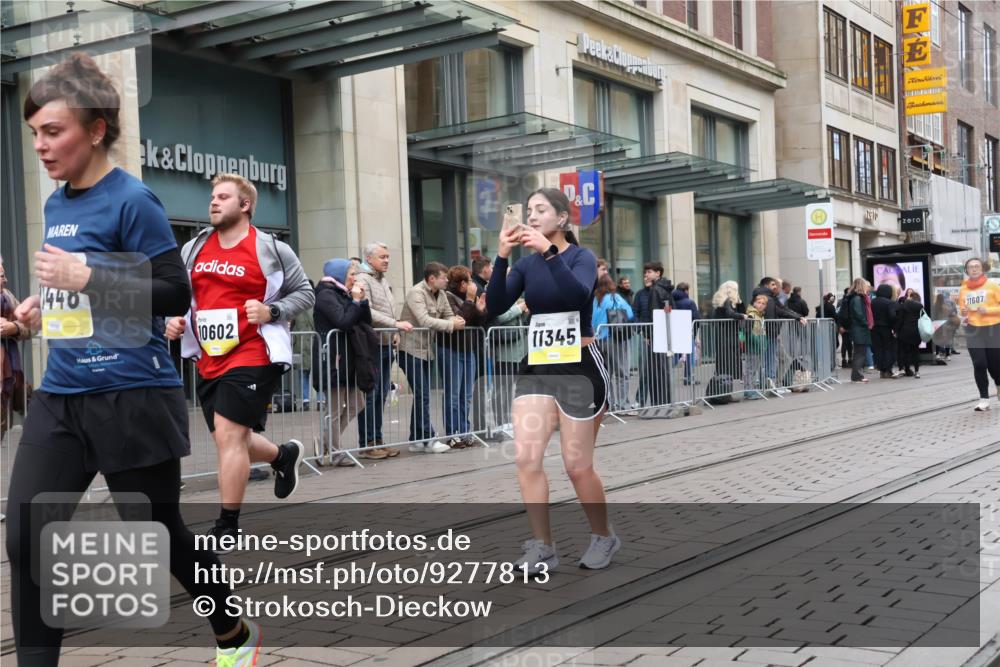 05.10.2025 - 20. swb-Marathon Bremen Strokosch-Dieckow http://msf.ph/oto/9277813 05.10.2025 11:14:29 Ziel 9303, 9861, 9970, 10496, 10602, 10722, 11345, 11448, 11473, 11557, 11607, 9303, 9861, 9970, 10496, 10602, 10722, 11345, 11448, 11473, 11557, 11607 meine-sportfotos.de