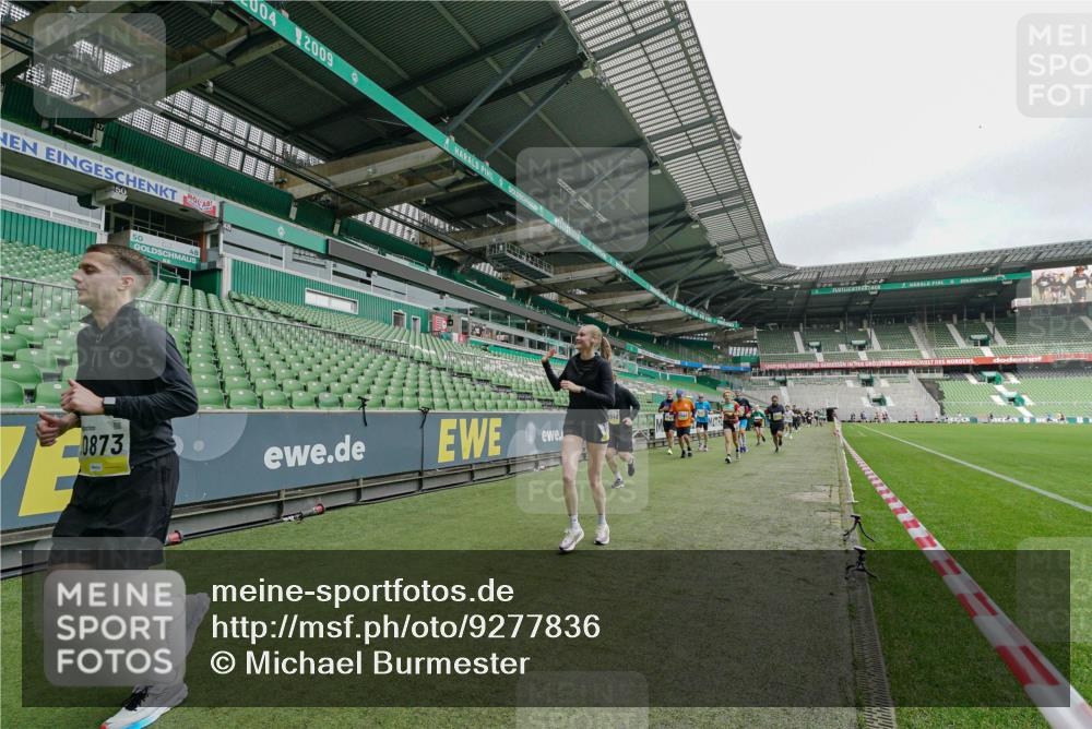 05.10.2025 - 20. swb-Marathon Bremen Michael Burmester http://msf.ph/oto/9277836 05.10.2025 10:30:08 Laufen im Stadion 7202, 7733, 8866, 9014, 9199, 9209, 9233, 9240, 9255, 9259, 9261, 9299, 9317, 9369, 9385, 9435, 9437, 9452, 9485, 9578, 9579, 9583, 9630, 9658, 9663, 9689, 9704, 9740, 9761, 9803, 9832, 9889, 9906, 9975, 10022, 10118, 10159, 10170, 10221, 10224, 10227, 10241, 10246, 10346, 10376, 10392, 10400, 10432, 10443, 10507, 10534, 10548, 10581, 10584, 10673, 10726, 10781, 10868, 10873, 10877, 10923, 10932, 10968, 11022, 11091, 11177, 11208, 11298, 11319, 8787, 9556 meine-sportfotos.de