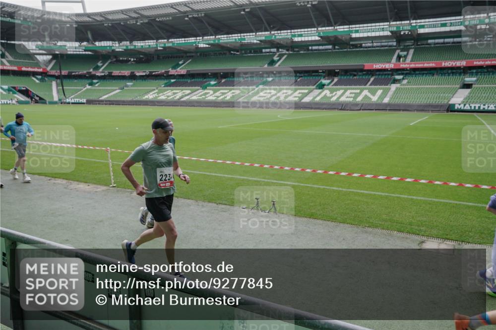 05.10.2025 - 20. swb-Marathon Bremen Michael Burmester http://msf.ph/oto/9277845 05.10.2025 12:57:47 Laufen im Stadion 237, 246, 305, 415, 613, 820, 833, 1317, 1382, 1491, 1971, 2166, 2234, 2240, 2304, 2522, 2648, 2662, 2893, 3396, 3591, 3798, 3813, 3969, 3977, 4089, 4102, 4287, 4389, 4401, 4496, 4747, 4821, 5100, 5149, 5163, 5313, 5503, 5562, 5645, 5664, 5728, 6161, 6267, 6317, 6326, 6372, 6486, 6525, 6534, 6535, 6768, 6999, 7053, 7371, 7588, 7731, 7911, 7940, 8023, 8091, 8113, 8128, 8801, 8827, 8903, 8964, 8973, 8993, 9151, 9983, 11658, 31, 299, 479, 1595, 1627 meine-sportfotos.de