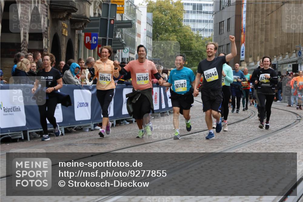 05.10.2025 - 20. swb-Marathon Bremen Strokosch-Dieckow http://msf.ph/oto/9277855 05.10.2025 11:13:38 Ziel 9242, 9899, 10040, 10364, 10433, 10574, 10705, 10707, 10957, 11060, 11068, 11264, 11385 meine-sportfotos.de