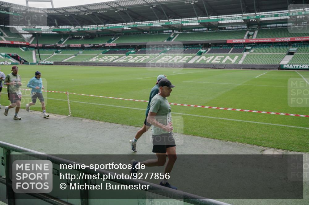 05.10.2025 - 20. swb-Marathon Bremen Michael Burmester http://msf.ph/oto/9277856 05.10.2025 12:57:48 Laufen im Stadion 237, 246, 305, 415, 613, 820, 833, 1317, 1382, 1491, 1971, 2166, 2234, 2240, 2304, 2522, 2648, 2662, 2893, 3396, 3591, 3798, 3813, 3969, 3977, 4089, 4102, 4287, 4389, 4401, 4496, 4747, 4821, 5100, 5149, 5163, 5313, 5503, 5562, 5645, 5664, 5728, 6161, 6267, 6317, 6326, 6372, 6486, 6525, 6534, 6535, 6768, 6999, 7053, 7371, 7588, 7731, 7911, 7940, 8023, 8091, 8113, 8128, 8801, 8827, 8903, 8964, 8973, 8993, 9151, 9983, 11658, 31, 299, 479, 1595, 1627 meine-sportfotos.de