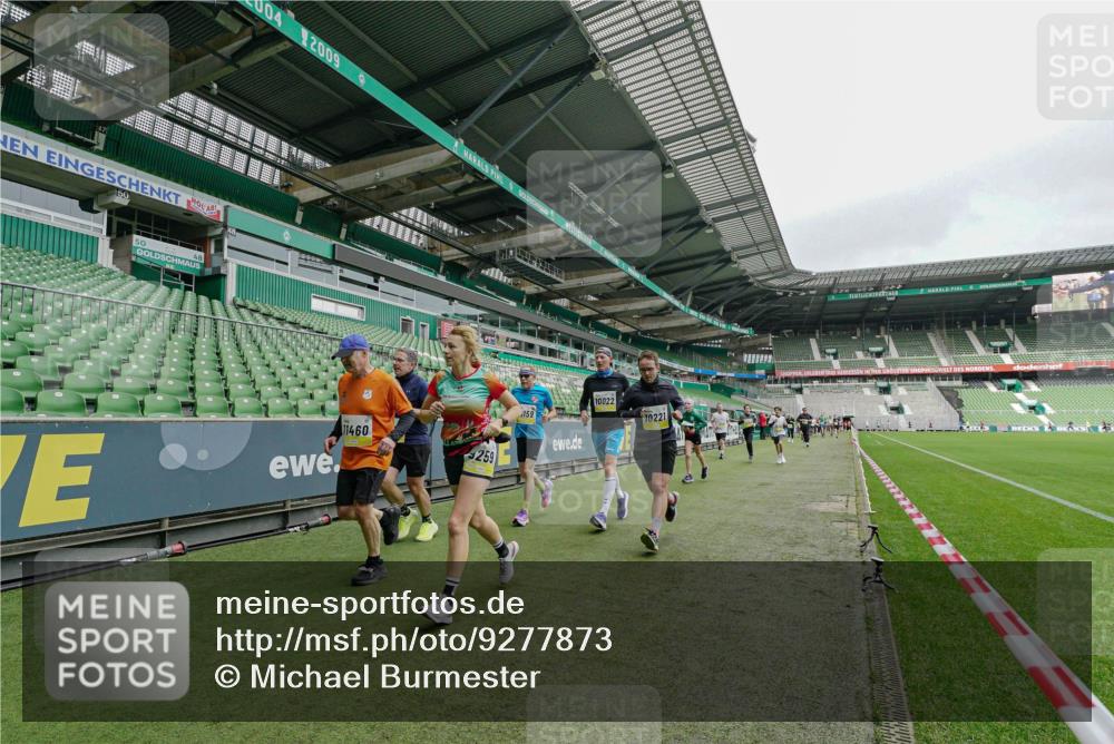 05.10.2025 - 20. swb-Marathon Bremen Michael Burmester http://msf.ph/oto/9277873 05.10.2025 10:30:11 Laufen im Stadion 7202, 7733, 8866, 9014, 9199, 9209, 9233, 9240, 9255, 9259, 9261, 9299, 9317, 9369, 9385, 9435, 9437, 9452, 9485, 9578, 9579, 9583, 9630, 9658, 9663, 9689, 9704, 9740, 9761, 9803, 9832, 9889, 9906, 9966, 9975, 10022, 10043, 10118, 10159, 10170, 10221, 10224, 10227, 10241, 10246, 10346, 10376, 10392, 10432, 10443, 10507, 10534, 10548, 10581, 10584, 10673, 10726, 10781, 10868, 10873, 10877, 10923, 10932, 10968, 11022, 11091, 11177, 11208, 11298, 11319, 8787 meine-sportfotos.de