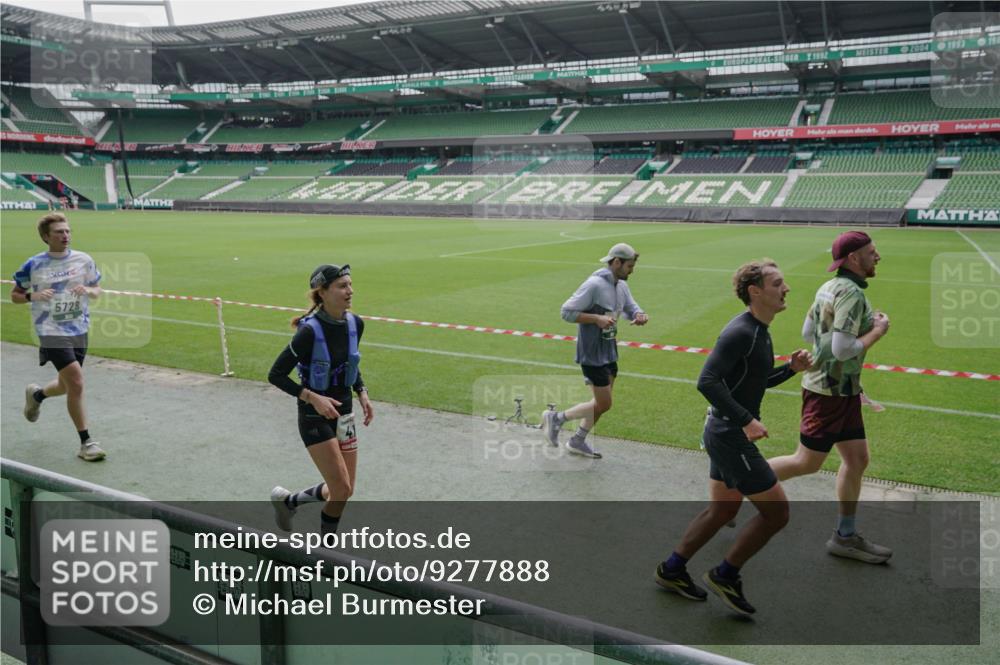 05.10.2025 - 20. swb-Marathon Bremen Michael Burmester http://msf.ph/oto/9277888 05.10.2025 12:57:51 Laufen im Stadion 237, 305, 415, 613, 820, 833, 846, 1317, 1382, 1491, 2158, 2166, 2234, 2240, 2304, 2522, 2648, 2662, 2893, 3396, 3591, 3798, 3813, 3969, 3977, 4089, 4102, 4287, 4389, 4401, 4446, 4496, 4747, 4821, 5100, 5149, 5163, 5313, 5503, 5562, 5645, 5664, 5728, 6161, 6267, 6317, 6326, 6372, 6486, 6525, 6534, 6535, 6768, 6999, 7053, 7371, 7588, 7731, 7911, 7940, 8023, 8091, 8113, 8128, 8576, 8801, 8827, 8903, 8964, 8993, 9151, 9983, 11658, 31, 246, 299, 305, 479, 1595, 1627 meine-sportfotos.de