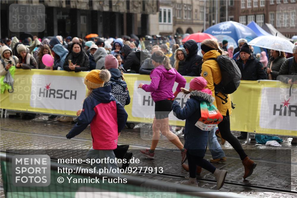 05.10.2025 - 20. swb-Marathon Bremen Yannick Fuchs http://msf.ph/oto/9277913 05.10.2025 14:59:17 Ziel 1442 meine-sportfotos.de