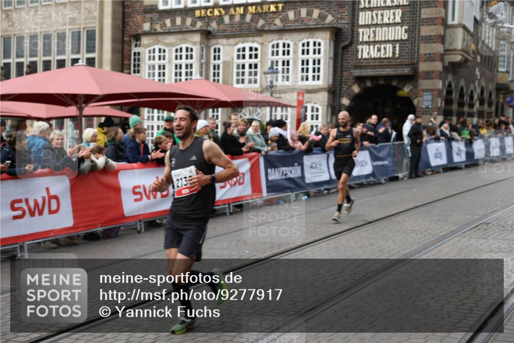 05.10.2025 - 20. swb-Marathon Bremen Yannick Fuchs http://msf.ph/oto/9277917 05.10.2025 12:40:16 Ziel 1714, 2138 meine-sportfotos.de