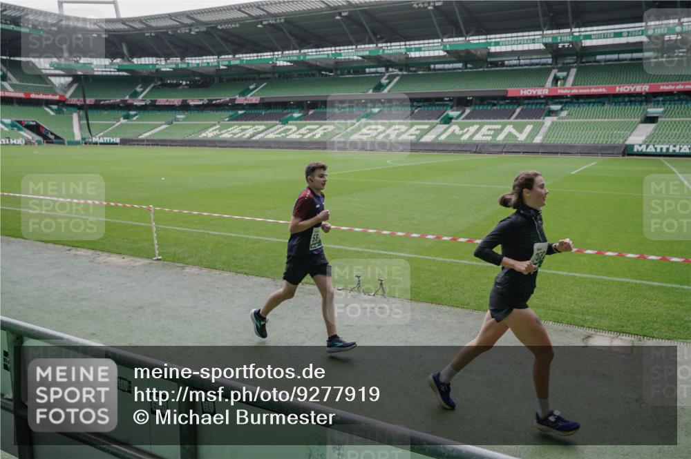05.10.2025 - 20. swb-Marathon Bremen Michael Burmester http://msf.ph/oto/9277919 05.10.2025 12:57:53 Laufen im Stadion 237, 415, 613, 820, 833, 846, 963, 1317, 1382, 1491, 2158, 2234, 2240, 2304, 2522, 2648, 2662, 2893, 3373, 3396, 3591, 3798, 3969, 3977, 4089, 4102, 4287, 4389, 4401, 4446, 4496, 4747, 4821, 5100, 5149, 5163, 5313, 5562, 5645, 5728, 5917, 6161, 6267, 6317, 6326, 6372, 6486, 6525, 6534, 6535, 6768, 6999, 7053, 7371, 7588, 7731, 7911, 7940, 8023, 8091, 8113, 8128, 8328, 8576, 8801, 8827, 8903, 8964, 8993, 9151, 9983, 11658, 31, 246, 299, 305, 479, 833, 1595, 1627 meine-sportfotos.de