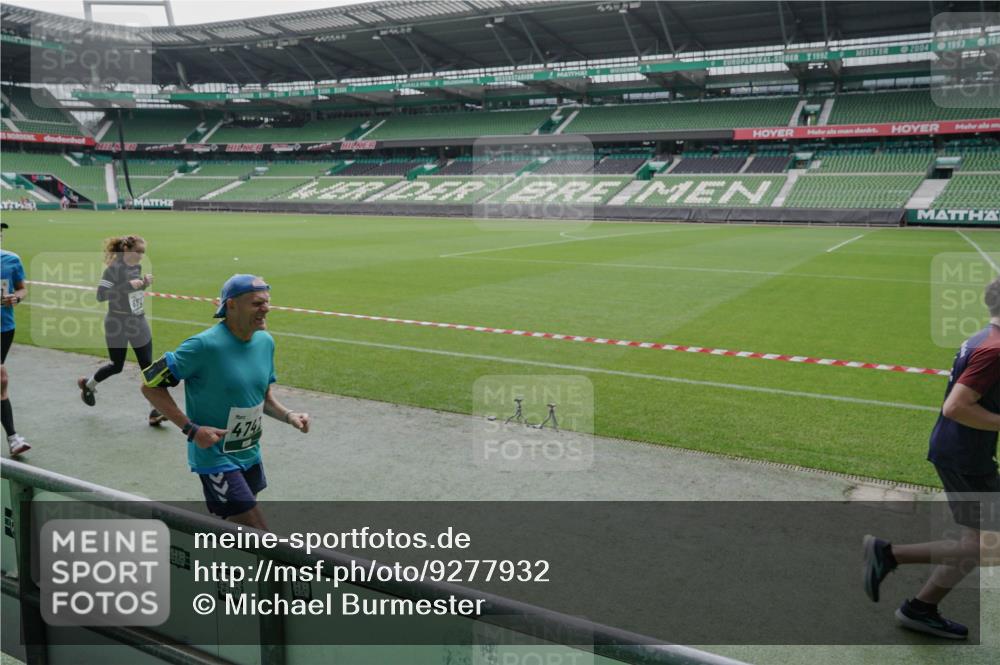 05.10.2025 - 20. swb-Marathon Bremen Michael Burmester http://msf.ph/oto/9277932 05.10.2025 12:57:54 Laufen im Stadion 237, 415, 613, 820, 846, 963, 1317, 1382, 1491, 2158, 2234, 2240, 2304, 2522, 2648, 2662, 2893, 3373, 3396, 3591, 3798, 3969, 3977, 4089, 4102, 4287, 4389, 4401, 4446, 4496, 4747, 4821, 5100, 5149, 5163, 5313, 5562, 5645, 5728, 5917, 6161, 6317, 6326, 6372, 6486, 6525, 6534, 6535, 6768, 6999, 7053, 7371, 7588, 7731, 7911, 7940, 8023, 8091, 8113, 8128, 8328, 8576, 8801, 8827, 8903, 8964, 8993, 9151, 9983, 11658, 31, 246, 299, 305, 479, 833, 1595, 1627 meine-sportfotos.de