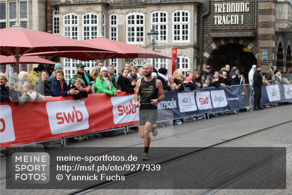 05.10.2025 - 20. swb-Marathon Bremen Yannick Fuchs http://msf.ph/oto/9277939 05.10.2025 12:40:16 Ziel 1714, 2138 meine-sportfotos.de