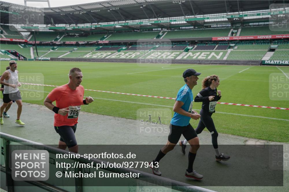 05.10.2025 - 20. swb-Marathon Bremen Michael Burmester http://msf.ph/oto/9277943 05.10.2025 12:57:56 Laufen im Stadion 90, 237, 415, 613, 820, 846, 963, 1317, 1491, 2158, 2234, 2240, 2304, 2522, 2648, 2662, 2821, 2893, 3373, 3396, 3591, 3602, 3798, 3969, 3977, 4089, 4102, 4287, 4389, 4401, 4446, 4496, 4709, 4747, 4821, 5100, 5149, 5163, 5313, 5562, 5645, 5728, 5917, 6161, 6317, 6326, 6372, 6486, 6525, 6534, 6535, 6676, 6768, 6999, 7053, 7371, 7588, 7731, 7911, 7940, 8023, 8091, 8113, 8128, 8328, 8576, 8801, 8827, 8903, 8964, 8993, 9151, 9983, 11658, 31, 246, 299, 305, 479, 833, 1382, 1627 meine-sportfotos.de