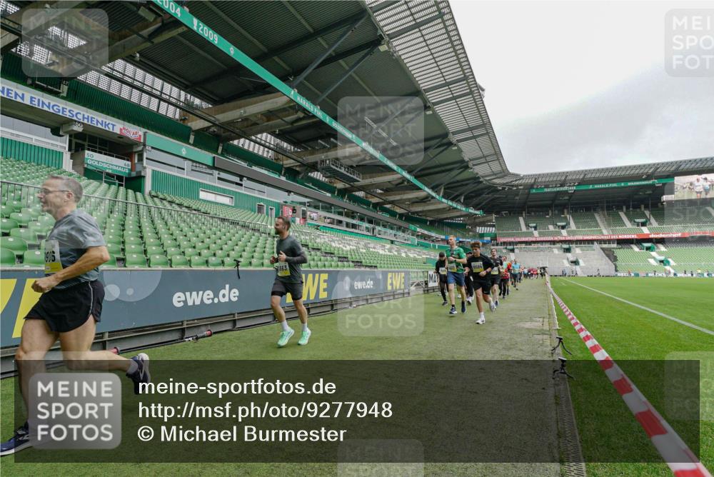 05.10.2025 - 20. swb-Marathon Bremen Michael Burmester http://msf.ph/oto/9277948 05.10.2025 10:30:24 Laufen im Stadion 7202, 7733, 8866, 9014, 9199, 9209, 9230, 9240, 9251, 9255, 9259, 9261, 9299, 9317, 9369, 9435, 9452, 9482, 9485, 9501, 9578, 9579, 9658, 9663, 9740, 9803, 9832, 9888, 9906, 9966, 9975, 9987, 10022, 10043, 10118, 10159, 10170, 10221, 10224, 10227, 10241, 10246, 10254, 10346, 10376, 10378, 10380, 10392, 10432, 10443, 10507, 10534, 10548, 10581, 10584, 10625, 10673, 10726, 10781, 10873, 10923, 10932, 11091, 11177, 11298, 11319, 8787 meine-sportfotos.de