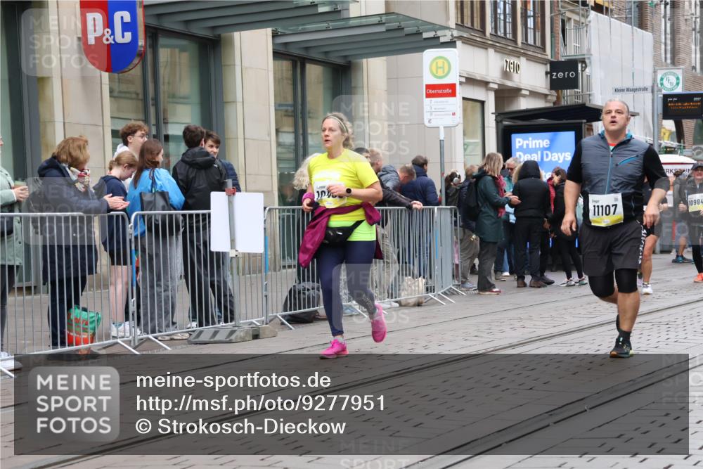 05.10.2025 - 20. swb-Marathon Bremen Strokosch-Dieckow http://msf.ph/oto/9277951 05.10.2025 11:14:36 Ziel 9303, 10496, 10602, 10647, 11107, 11345, 11448, 11557, 11607, 9303, 10496, 10602, 10647, 11107, 11345, 11448, 11557, 11607 meine-sportfotos.de