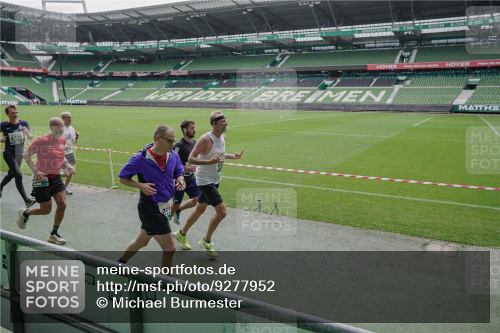 05.10.2025 - 20. swb-Marathon Bremen Michael Burmester http://msf.ph/oto/9277952 05.10.2025 12:57:57 Laufen im Stadion 90, 237, 415, 613, 820, 846, 963, 1317, 1491, 2158, 2234, 2240, 2304, 2522, 2648, 2662, 2821, 2893, 3373, 3396, 3591, 3602, 3798, 3969, 3977, 4089, 4102, 4287, 4389, 4401, 4446, 4496, 4709, 4747, 4821, 5100, 5149, 5163, 5313, 5562, 5645, 5728, 5917, 6161, 6317, 6326, 6372, 6486, 6525, 6534, 6535, 6676, 6768, 6999, 7053, 7371, 7588, 7731, 7911, 7940, 8023, 8091, 8113, 8128, 8328, 8576, 8801, 8827, 8964, 8993, 9151, 9983, 11658, 31, 246, 305, 833, 1382, 1627 meine-sportfotos.de