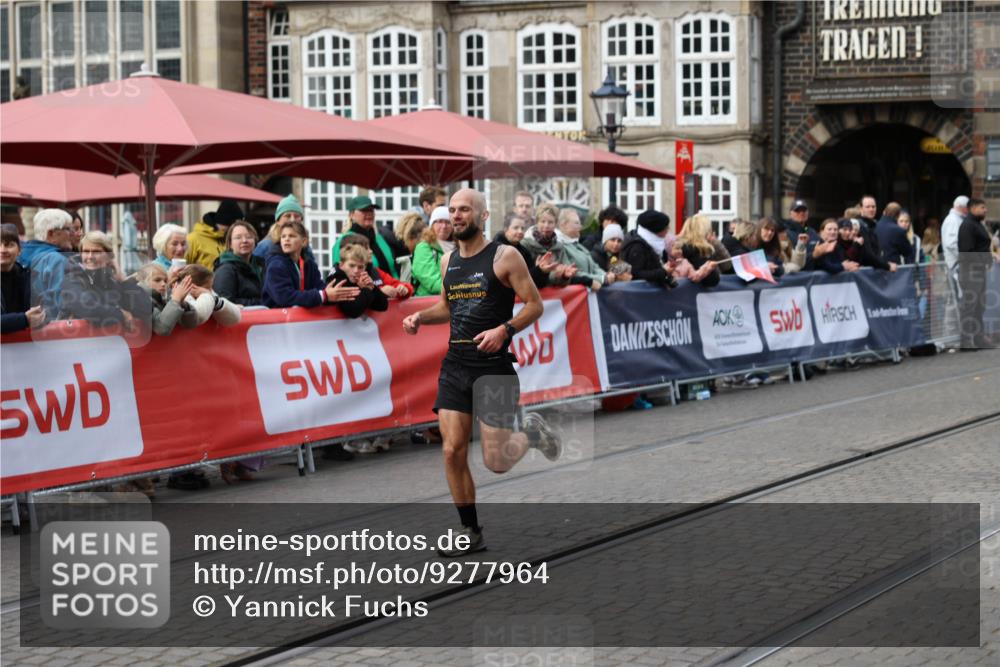 05.10.2025 - 20. swb-Marathon Bremen Yannick Fuchs http://msf.ph/oto/9277964 05.10.2025 12:40:17 Ziel 1714, 2138 meine-sportfotos.de