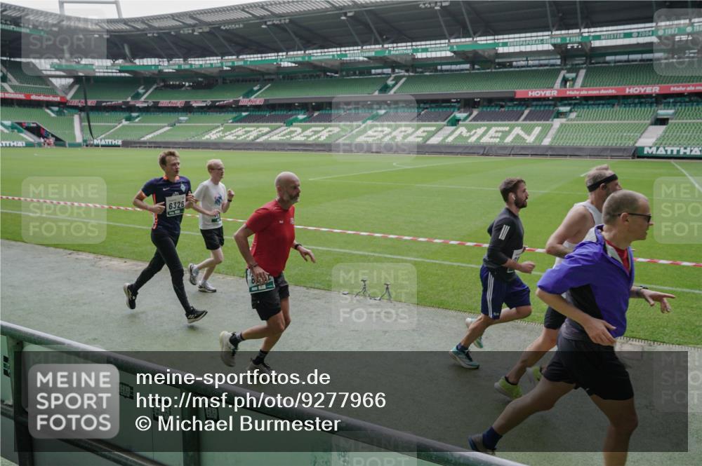 05.10.2025 - 20. swb-Marathon Bremen Michael Burmester http://msf.ph/oto/9277966 05.10.2025 12:57:58 Laufen im Stadion 90, 237, 415, 613, 820, 846, 963, 1317, 1491, 2158, 2234, 2240, 2304, 2522, 2648, 2662, 2821, 2893, 3373, 3396, 3573, 3591, 3602, 3798, 3969, 3977, 4089, 4102, 4287, 4389, 4401, 4446, 4496, 4709, 4747, 4821, 5100, 5149, 5163, 5313, 5562, 5645, 5728, 5917, 6161, 6317, 6326, 6372, 6486, 6525, 6534, 6535, 6676, 6999, 7053, 7371, 7588, 7731, 7813, 7911, 7940, 8023, 8091, 8113, 8128, 8328, 8576, 8801, 8827, 8964, 8993, 9151, 9983, 11658, 246, 305, 833, 1382 meine-sportfotos.de