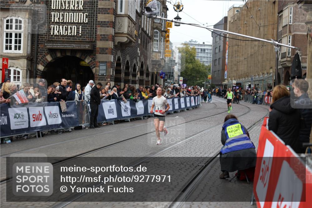 05.10.2025 - 20. swb-Marathon Bremen Yannick Fuchs http://msf.ph/oto/9277971 05.10.2025 12:40:32 Ziel 4 meine-sportfotos.de