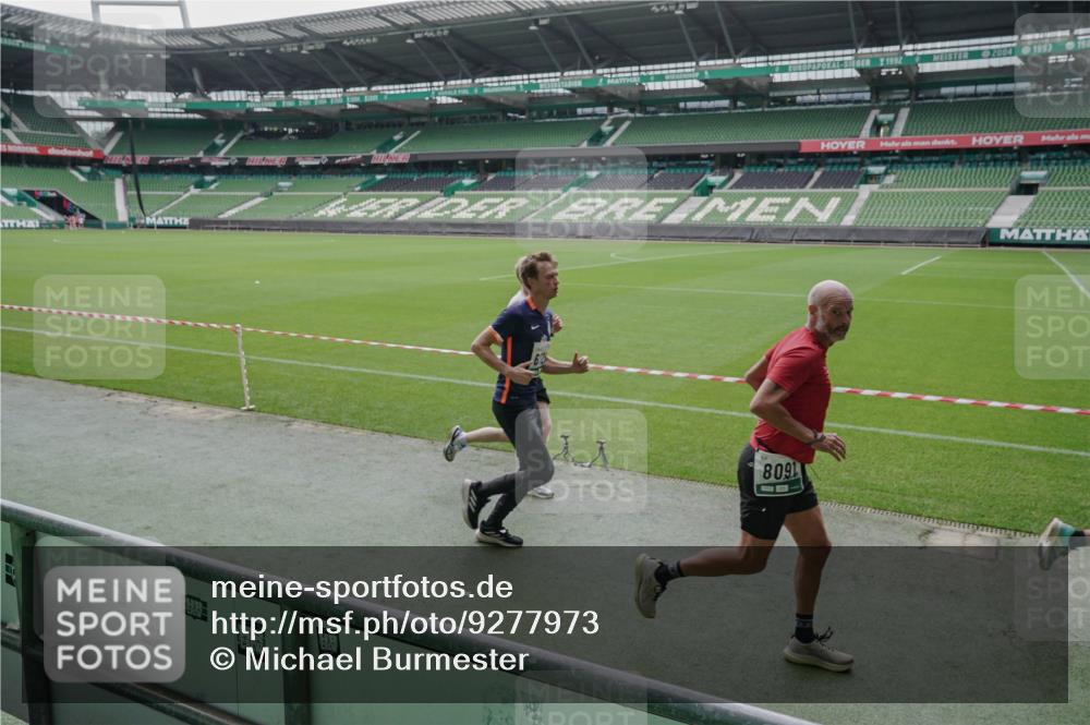 05.10.2025 - 20. swb-Marathon Bremen Michael Burmester http://msf.ph/oto/9277973 05.10.2025 12:57:58 Laufen im Stadion 90, 237, 415, 613, 820, 846, 963, 1317, 1491, 2158, 2234, 2240, 2304, 2522, 2648, 2662, 2821, 2893, 3373, 3396, 3573, 3591, 3602, 3798, 3969, 3977, 4089, 4102, 4287, 4389, 4401, 4446, 4496, 4709, 4747, 4821, 5100, 5149, 5163, 5313, 5562, 5645, 5728, 5917, 6161, 6317, 6326, 6372, 6486, 6525, 6534, 6535, 6676, 6999, 7053, 7371, 7588, 7731, 7813, 7911, 7940, 8023, 8091, 8113, 8128, 8328, 8576, 8801, 8827, 8964, 8993, 9151, 9983, 11658, 246, 305, 833, 1382 meine-sportfotos.de
