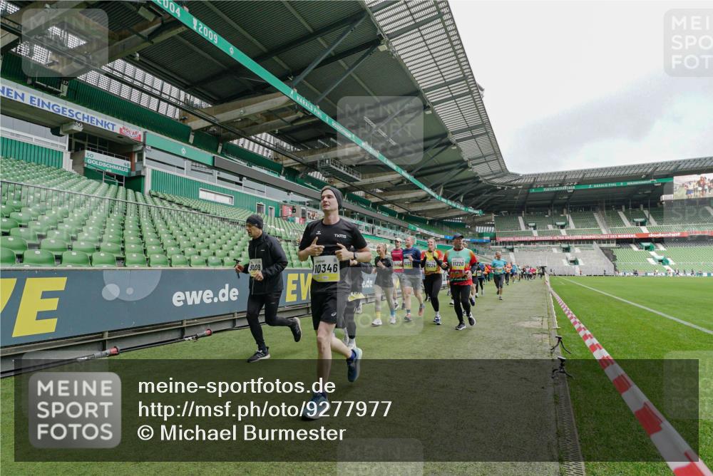 05.10.2025 - 20. swb-Marathon Bremen Michael Burmester http://msf.ph/oto/9277977 05.10.2025 10:30:27 Laufen im Stadion 7202, 7733, 9014, 9199, 9209, 9214, 9230, 9240, 9251, 9255, 9259, 9261, 9299, 9317, 9333, 9369, 9435, 9452, 9482, 9501, 9578, 9579, 9658, 9663, 9787, 9803, 9832, 9888, 9894, 9906, 9966, 9975, 9987, 10022, 10043, 10066, 10159, 10170, 10221, 10224, 10227, 10241, 10246, 10251, 10254, 10346, 10376, 10378, 10380, 10392, 10432, 10443, 10507, 10548, 10556, 10581, 10584, 10625, 10673, 10726, 10781, 10873, 10923, 10932, 11091, 11177, 11298, 11319 meine-sportfotos.de