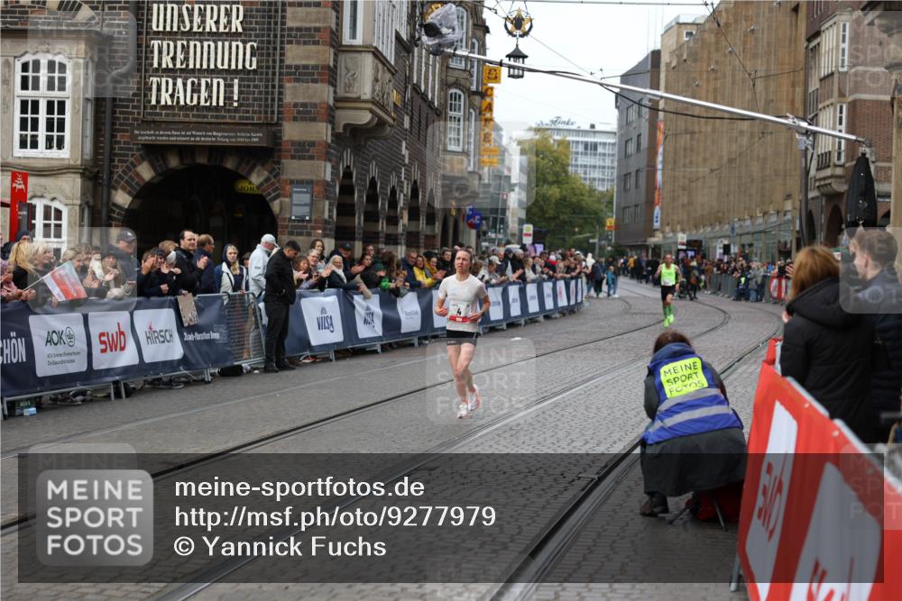 05.10.2025 - 20. swb-Marathon Bremen Yannick Fuchs http://msf.ph/oto/9277979 05.10.2025 12:40:32 Ziel 4 meine-sportfotos.de