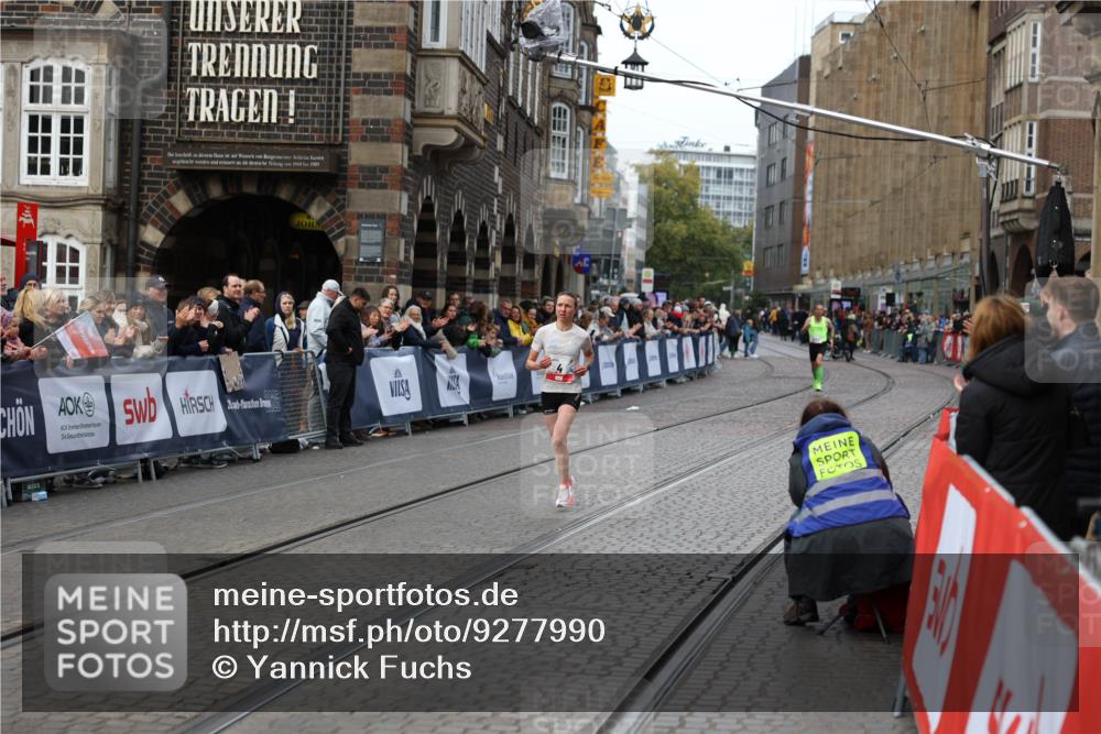 05.10.2025 - 20. swb-Marathon Bremen Yannick Fuchs http://msf.ph/oto/9277990 05.10.2025 12:40:32 Ziel 4 meine-sportfotos.de