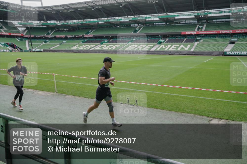 05.10.2025 - 20. swb-Marathon Bremen Michael Burmester http://msf.ph/oto/9278007 05.10.2025 12:58:05 Laufen im Stadion 90, 415, 846, 963, 1317, 1491, 2158, 2234, 2240, 2304, 2648, 2662, 2734, 2821, 2893, 3373, 3396, 3573, 3602, 3798, 3969, 3977, 4089, 4102, 4287, 4389, 4401, 4446, 4496, 4709, 4747, 5100, 5149, 5163, 5214, 5313, 5562, 5645, 5728, 5917, 6161, 6317, 6326, 6372, 6525, 6534, 6535, 6675, 6676, 6999, 7053, 7588, 7731, 7813, 7911, 7940, 7976, 8091, 8113, 8128, 8328, 8379, 8576, 8801, 8827, 8993, 9112, 9151, 9983, 11658, 237, 246, 305, 613, 820, 833, 1382, 2522, 3591 meine-sportfotos.de