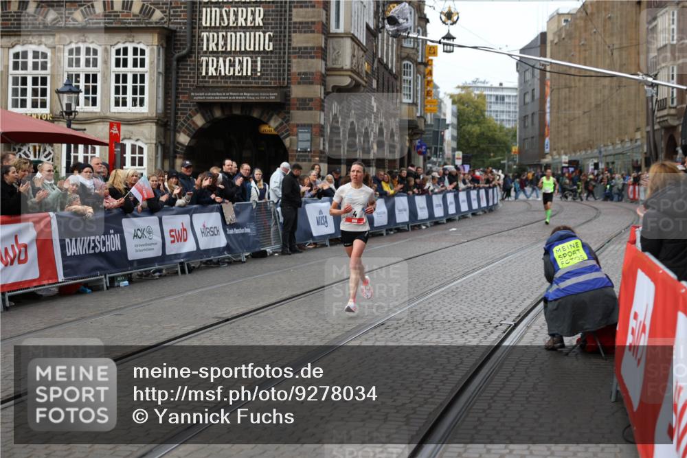 05.10.2025 - 20. swb-Marathon Bremen Yannick Fuchs http://msf.ph/oto/9278034 05.10.2025 12:40:33 Ziel 4 meine-sportfotos.de
