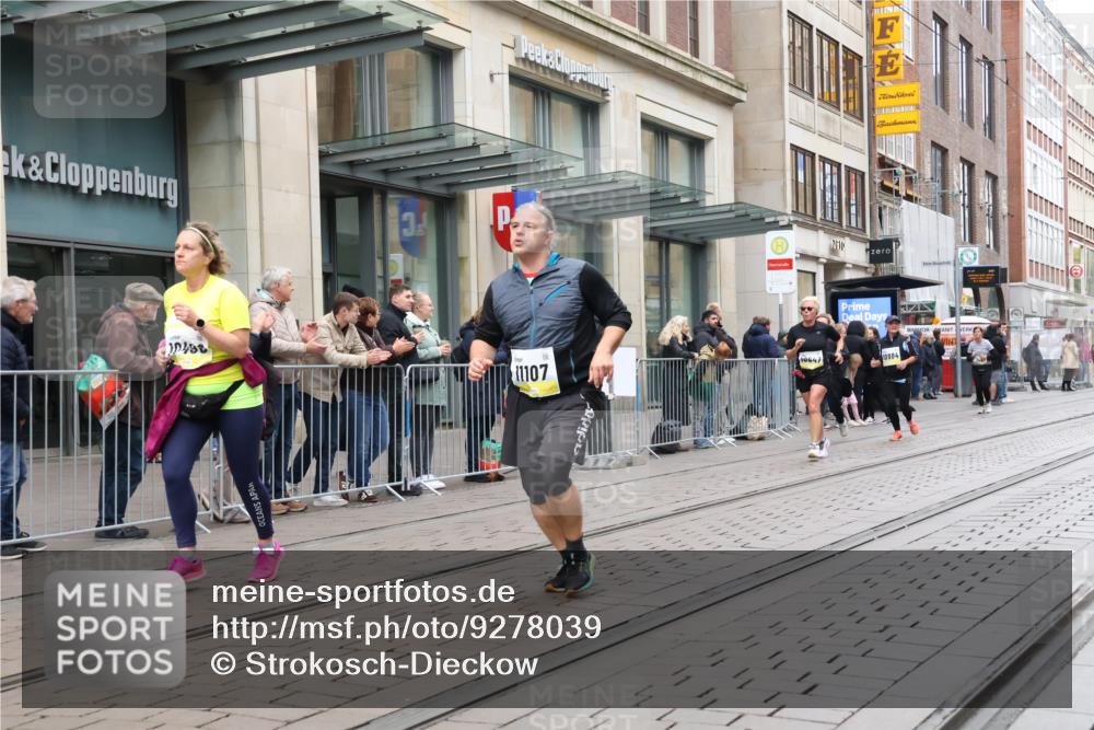 05.10.2025 - 20. swb-Marathon Bremen Strokosch-Dieckow http://msf.ph/oto/9278039 05.10.2025 11:14:39 Ziel 9303, 10496, 10602, 10647, 10984, 11107, 11345, 11448, 11557, 11607, 11635, 9303, 10496, 10602, 10647, 10984, 11107, 11345, 11448, 11557, 11607, 11635 meine-sportfotos.de