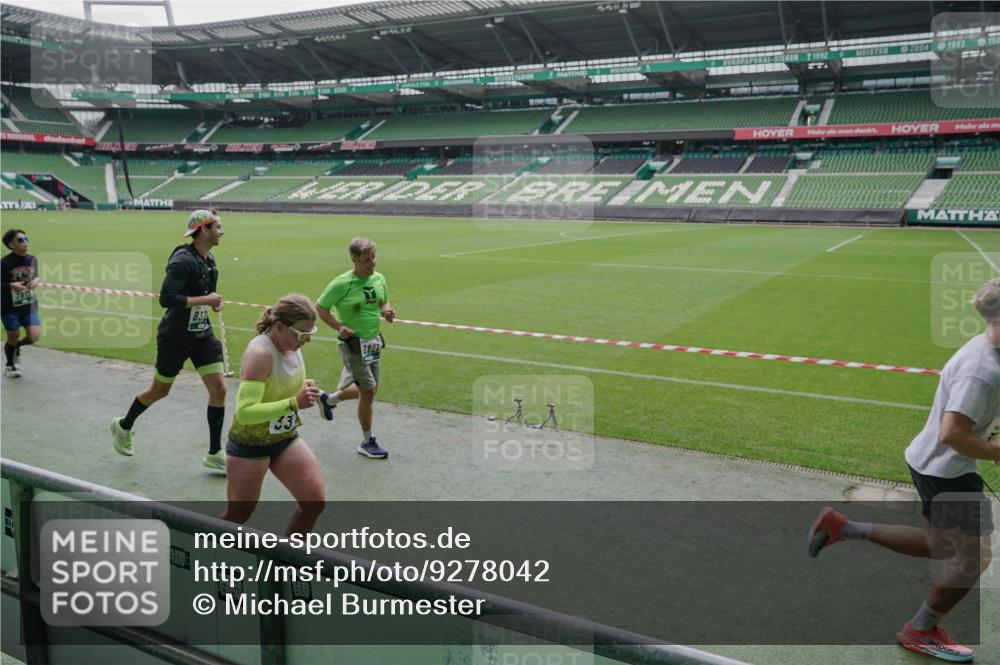 05.10.2025 - 20. swb-Marathon Bremen Michael Burmester http://msf.ph/oto/9278042 05.10.2025 12:58:11 Laufen im Stadion 90, 415, 726, 846, 963, 1491, 1716, 2158, 2234, 2240, 2304, 2648, 2662, 2734, 2821, 2893, 3373, 3573, 3602, 3798, 3977, 4089, 4102, 4287, 4389, 4401, 4446, 4709, 4747, 5100, 5149, 5163, 5214, 5313, 5562, 5645, 5728, 5917, 6161, 6317, 6326, 6372, 6525, 6534, 6535, 6675, 6676, 6944, 6999, 7038, 7053, 7588, 7731, 7813, 7911, 7976, 8091, 8113, 8128, 8328, 8379, 8576, 8801, 8827, 8972, 8993, 9112, 9151, 9983, 11658, 237, 305, 613, 820, 833, 1317, 1382, 2522, 3396, 3591 meine-sportfotos.de
