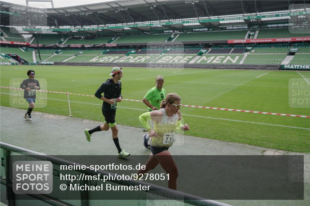 05.10.2025 - 20. swb-Marathon Bremen Michael Burmester http://msf.ph/oto/9278051 05.10.2025 12:58:11 Laufen im Stadion 90, 415, 726, 846, 963, 1491, 1716, 2158, 2234, 2240, 2304, 2648, 2662, 2734, 2821, 2893, 3373, 3573, 3602, 3798, 3977, 4089, 4102, 4287, 4389, 4401, 4446, 4709, 4747, 5100, 5149, 5163, 5214, 5313, 5562, 5645, 5728, 5917, 6161, 6317, 6326, 6372, 6525, 6534, 6535, 6675, 6676, 6944, 6999, 7038, 7053, 7588, 7731, 7813, 7911, 7976, 8091, 8113, 8128, 8328, 8379, 8576, 8801, 8827, 8972, 8993, 9112, 9151, 9983, 11658, 237, 305, 613, 820, 833, 1317, 1382, 2522, 3396, 3591 meine-sportfotos.de