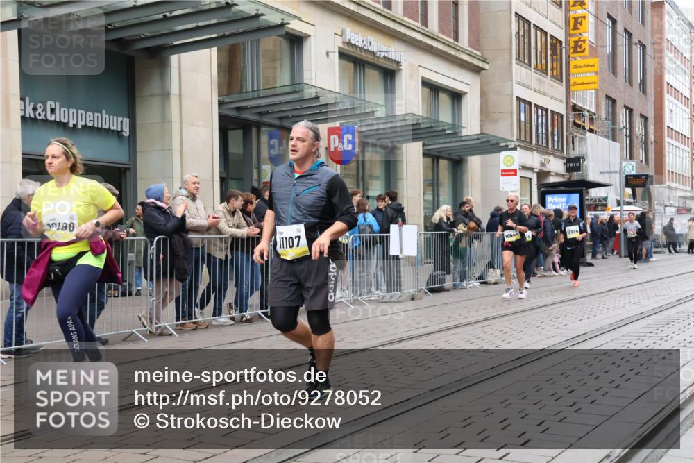 05.10.2025 - 20. swb-Marathon Bremen Strokosch-Dieckow http://msf.ph/oto/9278052 05.10.2025 11:14:39 Ziel 9303, 10496, 10602, 10647, 10984, 11107, 11345, 11448, 11557, 11607, 11635, 9303, 10496, 10602, 10647, 10984, 11107, 11345, 11448, 11557, 11607, 11635 meine-sportfotos.de