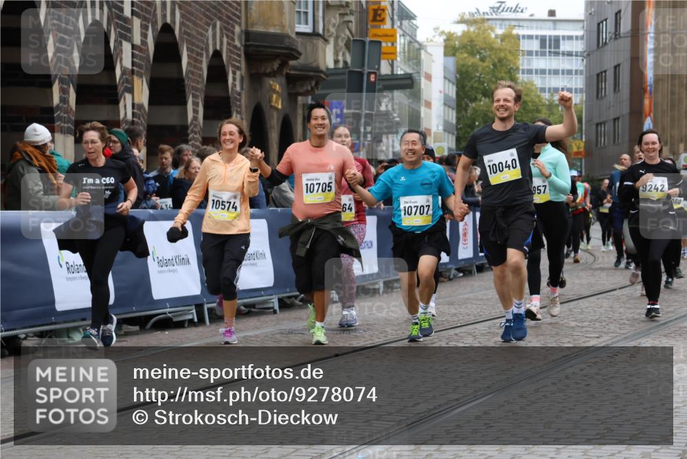 05.10.2025 - 20. swb-Marathon Bremen Strokosch-Dieckow http://msf.ph/oto/9278074 05.10.2025 11:13:39 Ziel 9242, 9899, 10040, 10364, 10433, 10574, 10705, 10707, 10957, 11060, 11068, 11264, 11385 meine-sportfotos.de