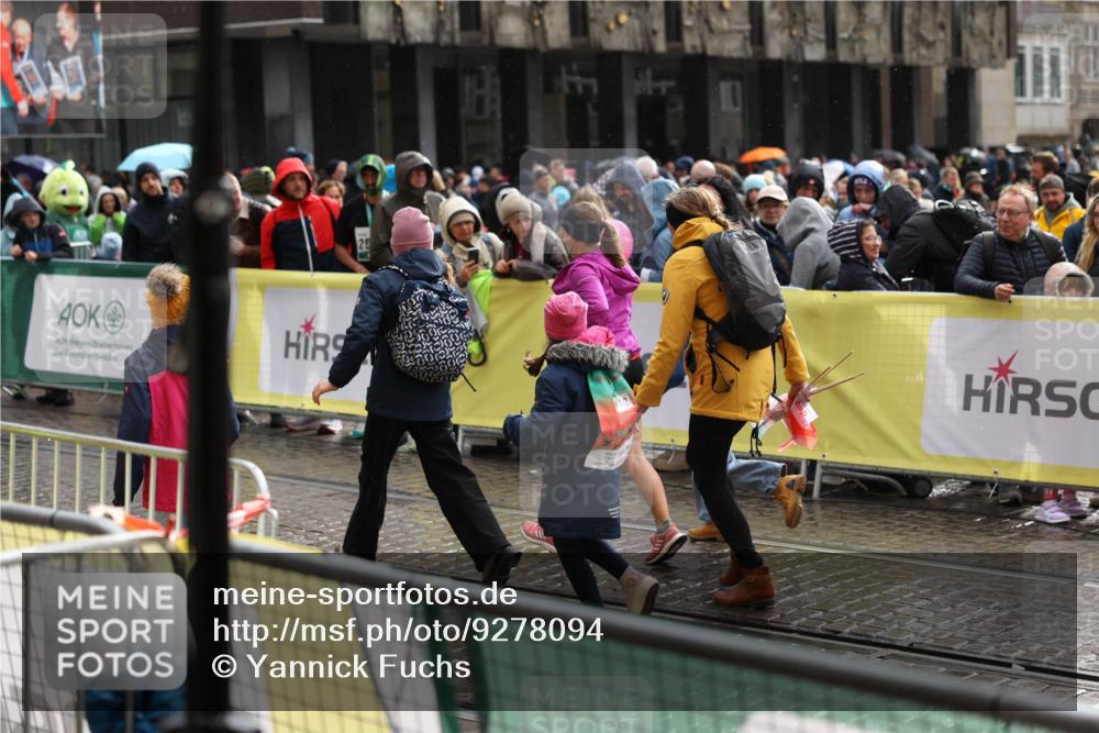 05.10.2025 - 20. swb-Marathon Bremen Yannick Fuchs http://msf.ph/oto/9278094 05.10.2025 14:59:18 Ziel 1442 meine-sportfotos.de