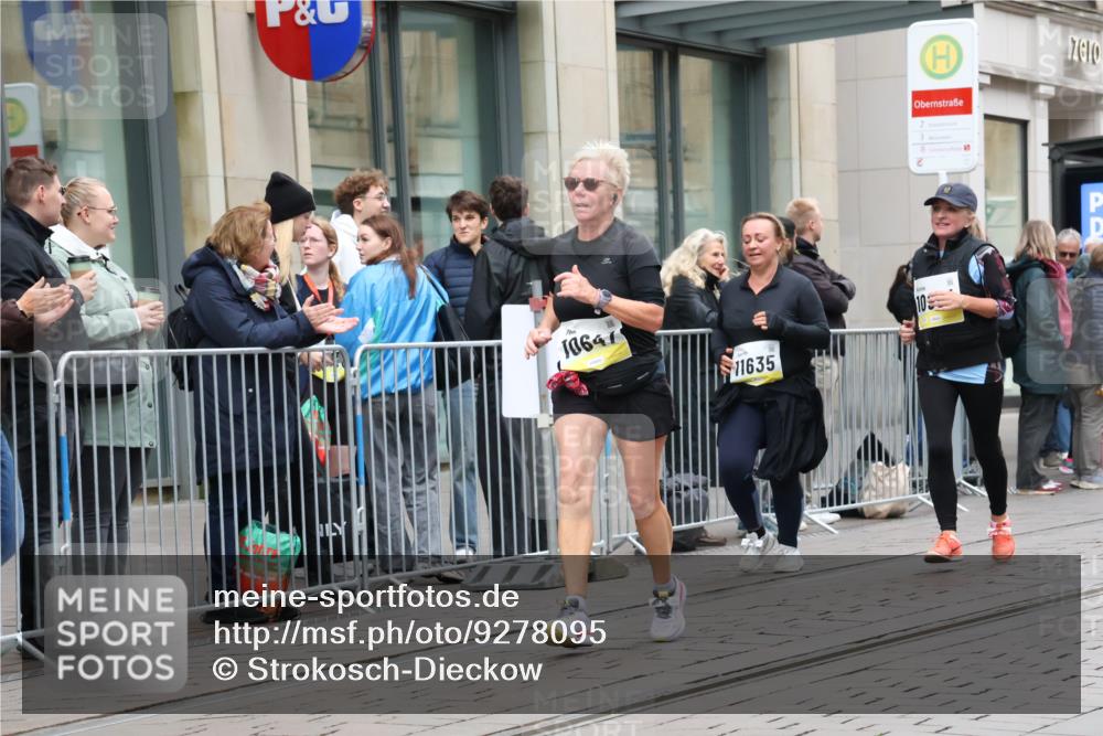 05.10.2025 - 20. swb-Marathon Bremen Strokosch-Dieckow http://msf.ph/oto/9278095 05.10.2025 11:14:41 Ziel 9303, 10496, 10647, 10984, 11107, 11293, 11345, 11448, 11607, 11635, 9303, 10496, 10647, 10984, 11107, 11293, 11345, 11448, 11607, 11635 meine-sportfotos.de