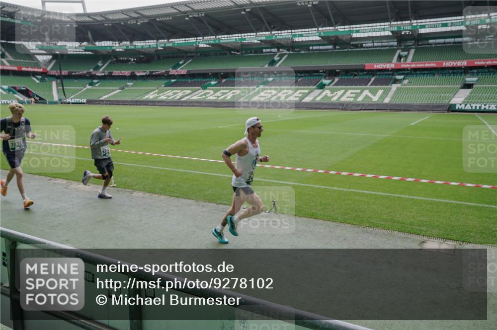 05.10.2025 - 20. swb-Marathon Bremen Michael Burmester http://msf.ph/oto/9278102 05.10.2025 12:58:21 Laufen im Stadion 90, 415, 726, 846, 963, 988, 1503, 1619, 1716, 2158, 2234, 2240, 2648, 2662, 2734, 2821, 2893, 2922, 3252, 3254, 3373, 3467, 3573, 3602, 3615, 3977, 4102, 4287, 4389, 4401, 4446, 4709, 4747, 4783, 5163, 5214, 5261, 5313, 5562, 5645, 5728, 5878, 5917, 6113, 6161, 6317, 6326, 6372, 6525, 6672, 6675, 6676, 6944, 6999, 7038, 7053, 7588, 7731, 7813, 7976, 8091, 8113, 8328, 8379, 8576, 8827, 8972, 9112, 9151, 11658, 237, 613, 820, 1317, 1491, 2304, 3396, 3591, 3977, 7911, 8128 meine-sportfotos.de