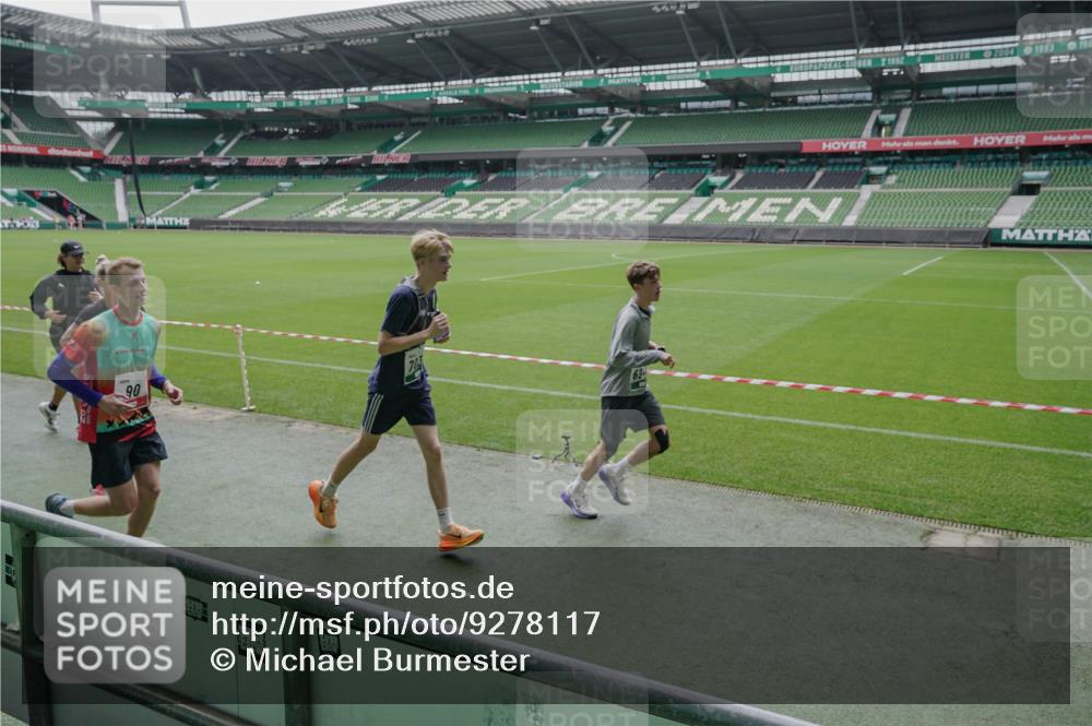 05.10.2025 - 20. swb-Marathon Bremen Michael Burmester http://msf.ph/oto/9278117 05.10.2025 12:58:22 Laufen im Stadion 90, 415, 726, 846, 963, 988, 1503, 1619, 1716, 2158, 2234, 2240, 2648, 2662, 2734, 2821, 2893, 2922, 3252, 3254, 3373, 3467, 3573, 3602, 3615, 4102, 4287, 4389, 4401, 4446, 4522, 4709, 4747, 4783, 5163, 5214, 5261, 5313, 5562, 5645, 5728, 5878, 5917, 6113, 6161, 6317, 6326, 6372, 6525, 6672, 6675, 6676, 6944, 6999, 7038, 7053, 7588, 7731, 7813, 7976, 8091, 8113, 8328, 8379, 8576, 8827, 8972, 9112, 9151, 820, 1317, 1491, 2304, 3396, 3591, 3977, 7731, 7911, 8128 meine-sportfotos.de