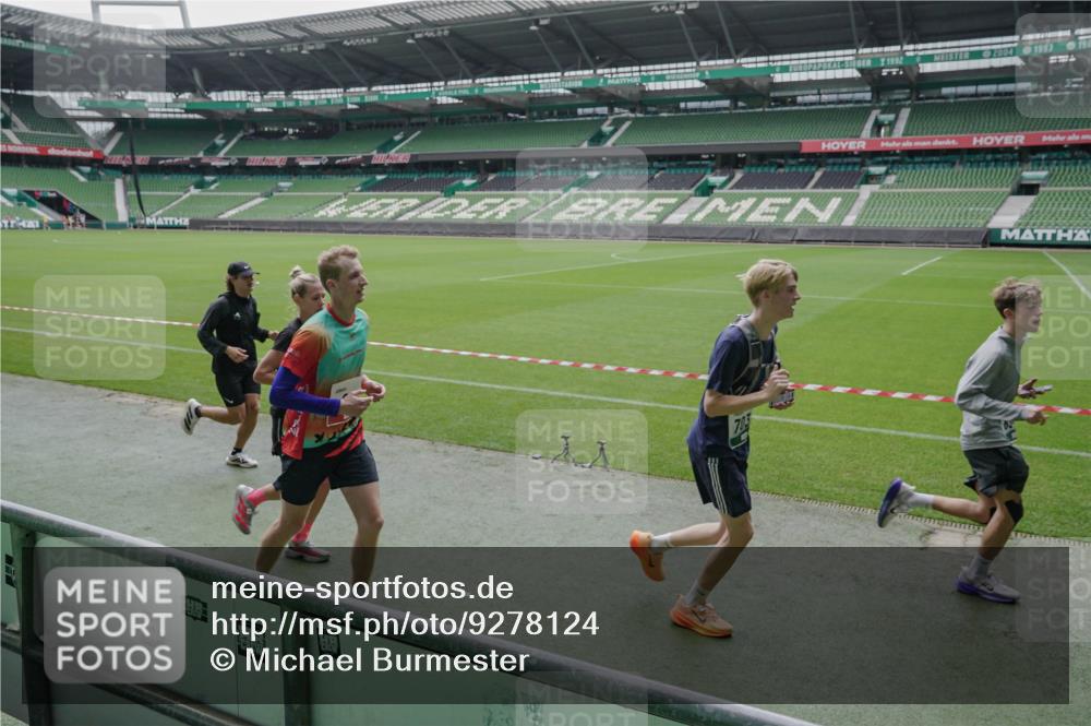 05.10.2025 - 20. swb-Marathon Bremen Michael Burmester http://msf.ph/oto/9278124 05.10.2025 12:58:22 Laufen im Stadion 90, 415, 726, 846, 963, 988, 1503, 1619, 1716, 2158, 2234, 2240, 2648, 2662, 2734, 2821, 2893, 2922, 3252, 3254, 3373, 3467, 3573, 3602, 3615, 4102, 4287, 4389, 4401, 4446, 4522, 4709, 4747, 4783, 5163, 5214, 5261, 5313, 5562, 5645, 5728, 5878, 5917, 6113, 6161, 6317, 6326, 6372, 6525, 6672, 6675, 6676, 6944, 6999, 7038, 7053, 7588, 7731, 7813, 7976, 8091, 8113, 8328, 8379, 8576, 8827, 8972, 9112, 9151, 820, 1317, 1491, 2304, 3396, 3591, 3977, 7731, 7911, 8128 meine-sportfotos.de